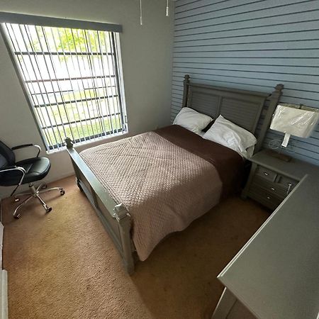 82-10Sw 135Av Vila Miami Exterior foto