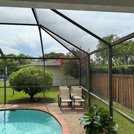 82-10Sw 135Av Vila Miami Exterior foto